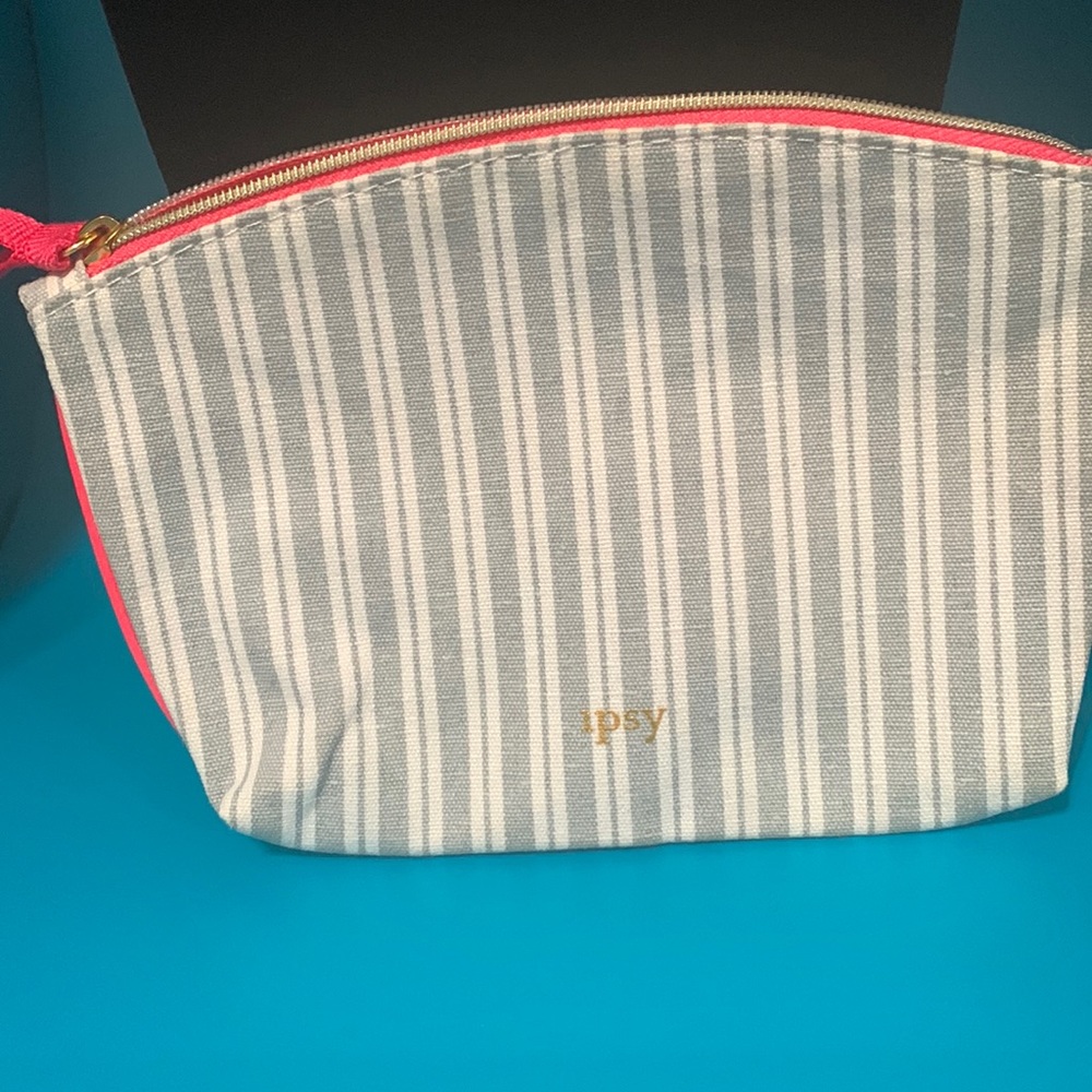 IPSY Bag-FREE Make-Up Sample Inside